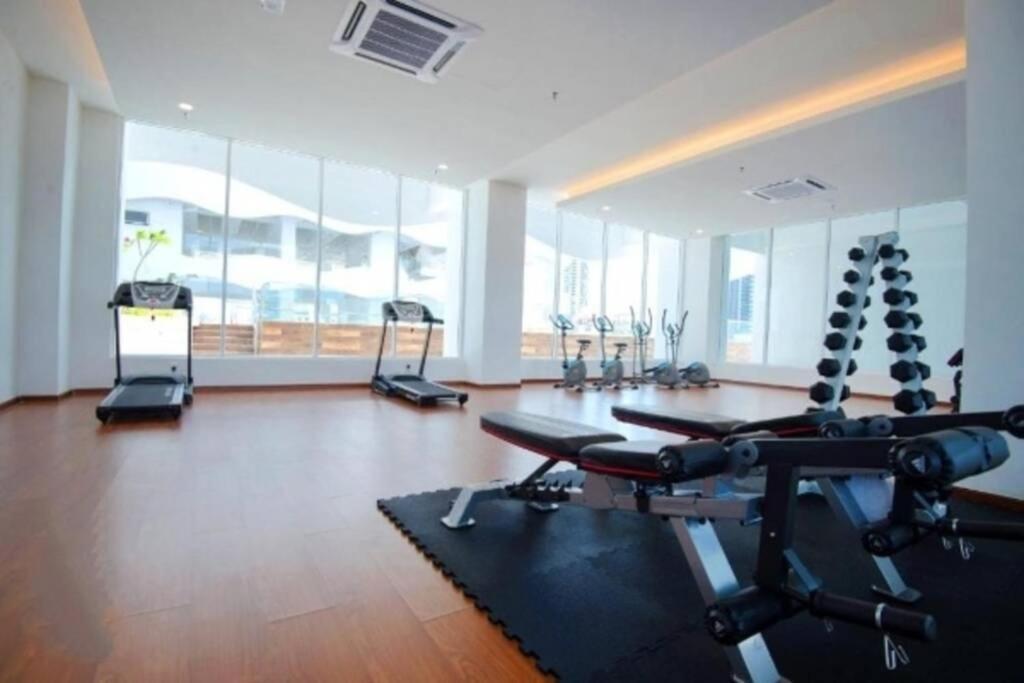 The Wave - Kota Laksamana -- Pool View -- 6 Pax Apartment