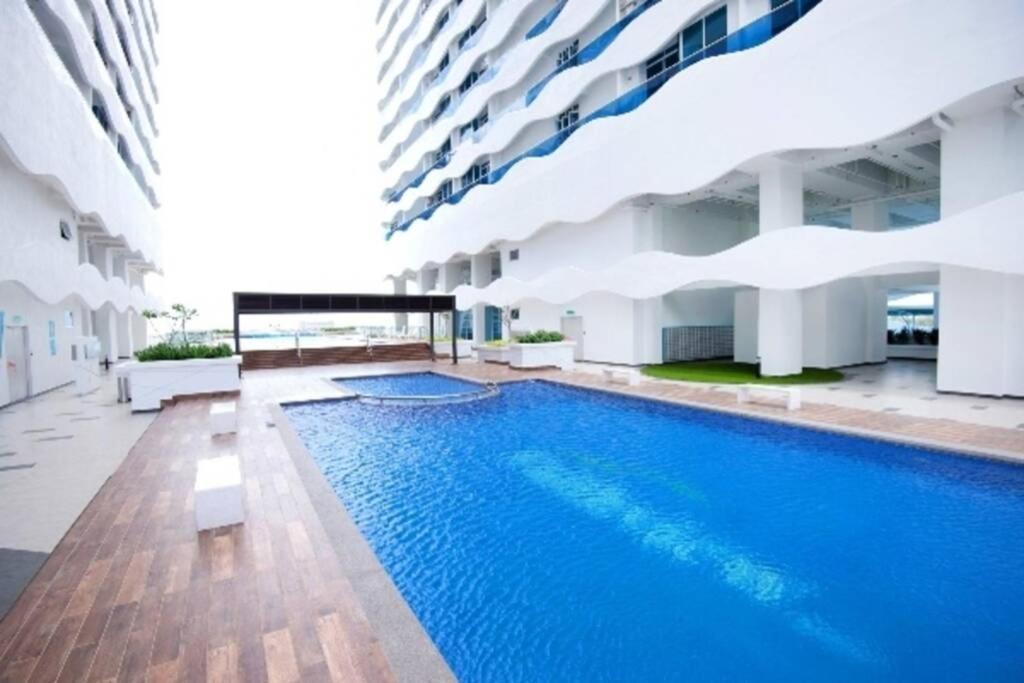 The Wave - Kota Laksamana -- Pool View -- 6 Pax Malacca